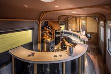 The Vietage Sit-Up Bar With View 