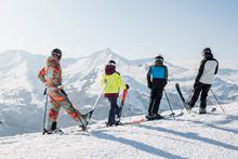 Group of skiers with Skiset equipment