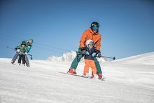Family skiing in St. Johann in Tirol