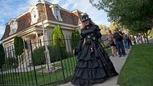 Auf den Spuren der Vergangenheit mit Madame Curry auf dem Carson City Ghost Walk. 		          