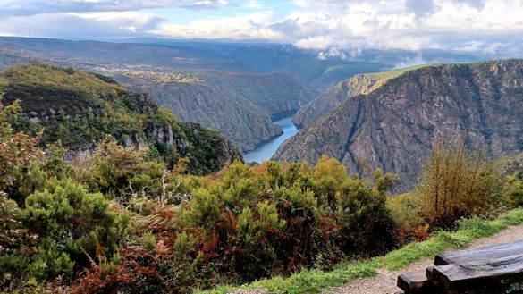 Stunning river gorge of the Sil Stunning river gorge of the Sil