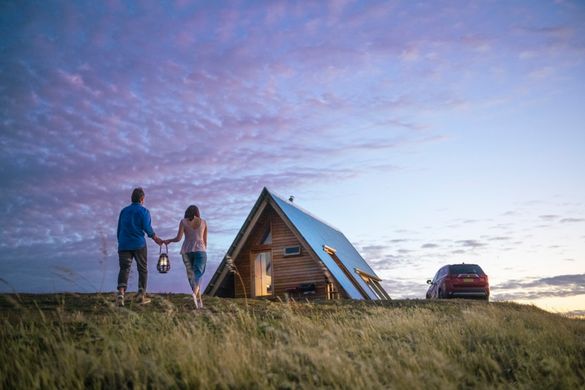 Couple enjoying a romantic getaway at Kimo Estate, Nangus near Gundagai. Couple enjoying a romantic getaway at Kimo Estate, Nangus near Gundagai.