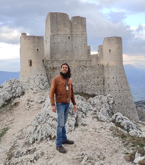 Guide Luca at Castello di Gradara, Abruzzo 