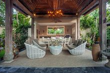 Villa Avalon Guest House - Living area