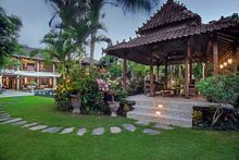 Villa Avalon Main House - Garden joglo