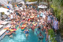 Womenfest 2022 pool big group Credit_ Larry Blackburn
