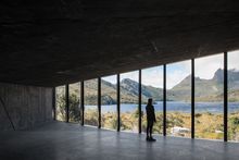Dove Lake Viewing Shelter