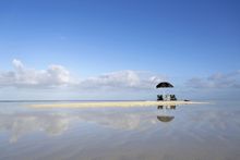 Lomani Island Resort, sandbar picnic