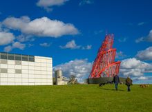 Sainsbury Centre for Visual Arts 14_Visitors in the Sculpture Park 