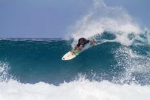 Surfing Legend Barton Lynch on the waves, to visit Kandooma Maldives to share his tips and know-how in a week-long surf programme.