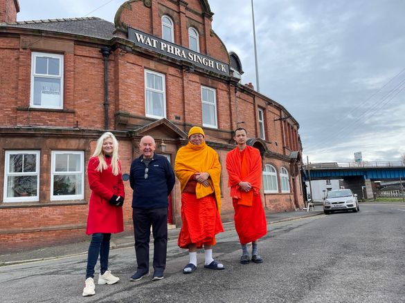 Outside the Wat Phra Singh UK temple of Susan Nickson, Tony Collacott, Ajahn Thirasak and Phra Hannarong.