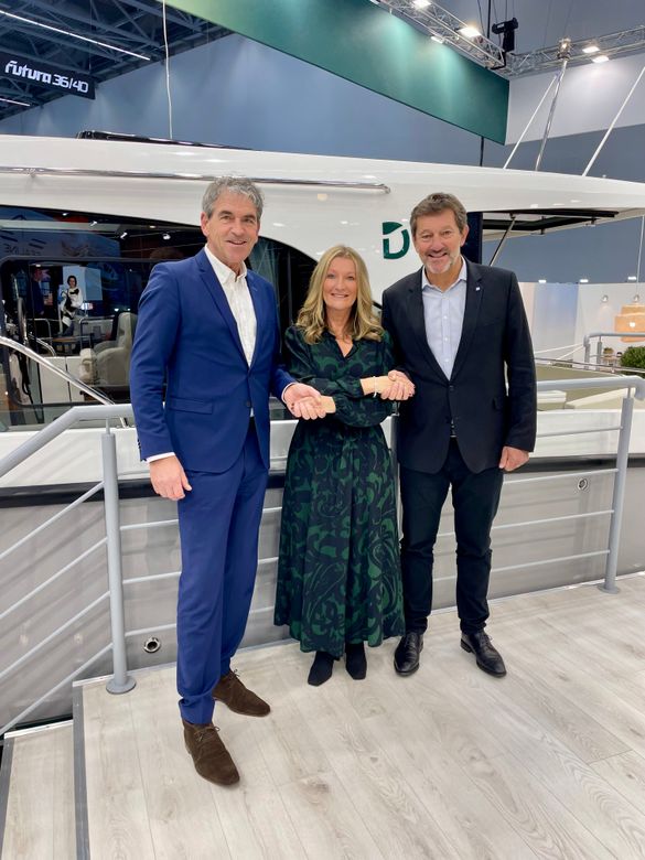 Photo ID  the left is Martin Schmekes, Delphia Brand Director , Centre Cheryl Brown, Managing  Director, Le Boat and on the right is Yann Masselot Chief of brands & communication officer.