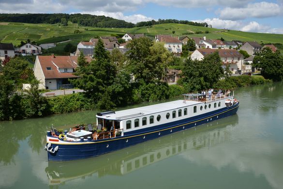 Hotel barge Kir Royale