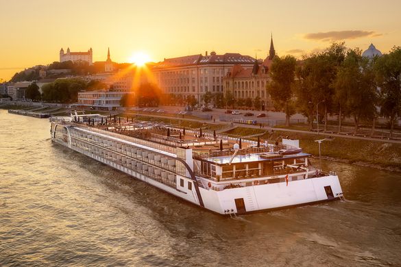 AmaMagna sailing on the Danube