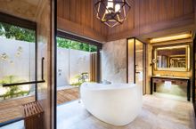 The St. Regis Maldives Vommuli Resort - Beach Villa with Pool bathroom