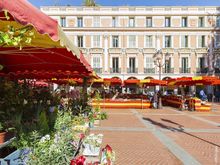 Condamine market square