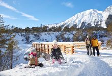 Fun in the snow for the whole family on the Mieming Plateau.