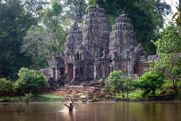 RISE OF GUIDE MASTERS - Touring Cambodia's temples with a photographer guide 