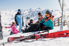 Group of skiers with Skiset equipment