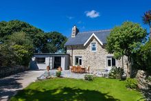 Trebah Lodge holiday home in Cornwall