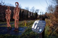 Eisenskulptur von Richard Burton im Afon Valley, Wales