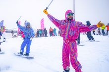 Bandaisan Onsen Hotel - Retro Skiing