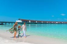 The Westin Maldives Resort & Spa - family on the beach