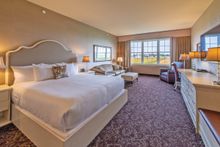 Grand King Room at  AmishView Inn & Suites in Lancaster County