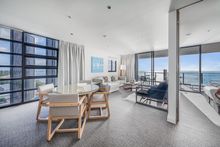 Oaks Redcliffe Mon Komo Suites