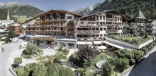 DAS CENTRAL Hotel Sölden: An exterior shot of the multi-storey wooden hotel.