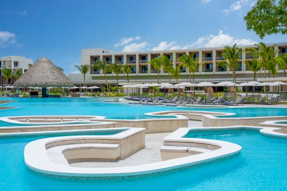 Zemi Miches Punta Cana All-Inclusive Resort pool lounges
