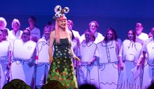 Hannah Moloney performs Time Rebel.