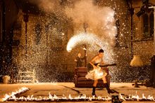 2025 Fremantle International Street Arts Festival, performance of 'Amor' by Compagnie Bilbobasso.