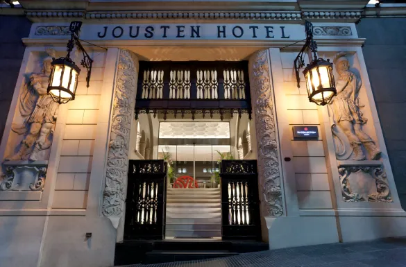 Fachada do NH Collection Jousten, em Buenos Aires. Fachada do NH Collection Jousten, em Buenos Aires.