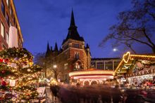 Lamberti-Markt in Oldenburg vor dem Alten Rathaus Lamberti-Markt in Oldenburg vor dem Alten Rathaus