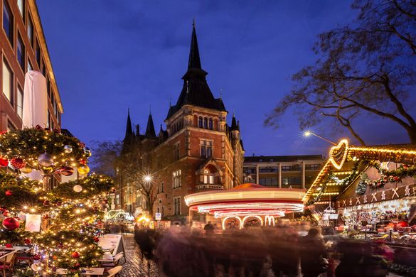 Lamberti-Markt in Oldenburg vor dem Alten Rathaus Lamberti-Markt in Oldenburg vor dem Alten Rathaus