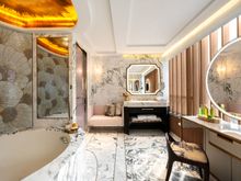 The Hong Kong Suite’s Bathroom Offers a True Urban Retreat amidst the city