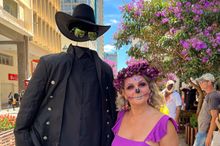 Zombie Walk é tradição do Carnaval curitibano e atraiu mais de 35 mil pessoas em 2025.