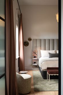 The Queenscliff Hotel (Blue Jacaranda Suite)