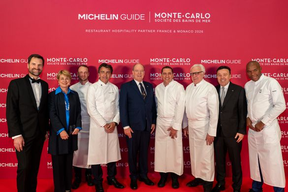 From left to right: Mr. Gwendal Poullenec, International Director of the MICHELIN Guide - Isabelle BERRO AMADEI, Minister of Foreign Affairs and Cooperation – Emmanuel Pilon, Yannick Alléno, H.S.H. Prince Albert II of Monaco, Dominique Lory, Alain Ducasse