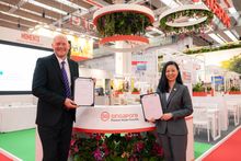 Singapore Tourism Board x Informa MoU Signing_Nick Cole and Ong Huey Hong_Credits Singapore Tourism Board_Photo Tim Goger