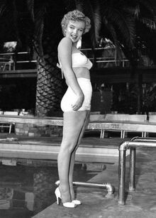 Marilyn Monroe poolside at the Hollywood Roosevelt