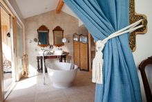 Knoydart Hide bathroom