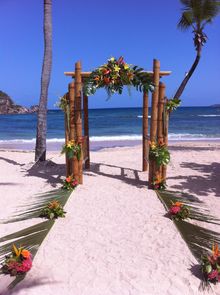 Bolongo Bay's intimate, tropical wedding arch