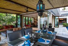Banyan Beach Villa - option for in/outdoor dining