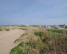 Situated just outside Bude in Widemouth Bay, Bluesy Beach House is just a stone’s throw away from an amazing stretch of golden s