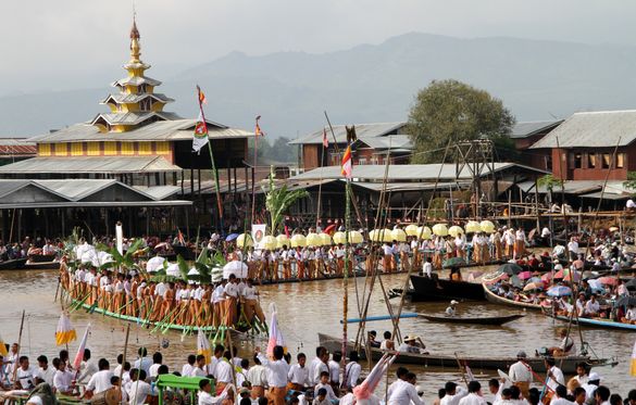 Phaung Daw U-Festival