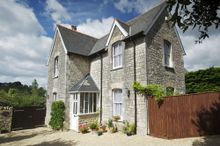 Lavish yourself in luxury at Lavender Cottage situated in the picturesque village of Sutton Poyntz, near Weymouth.  This charmin
