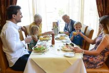 family dining at Potters Resort