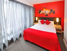 One Bedroom Apartment at Metro Apartments Bank Place